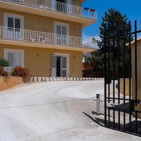 Casa Ale Tra Mare E Montagna Apartment *